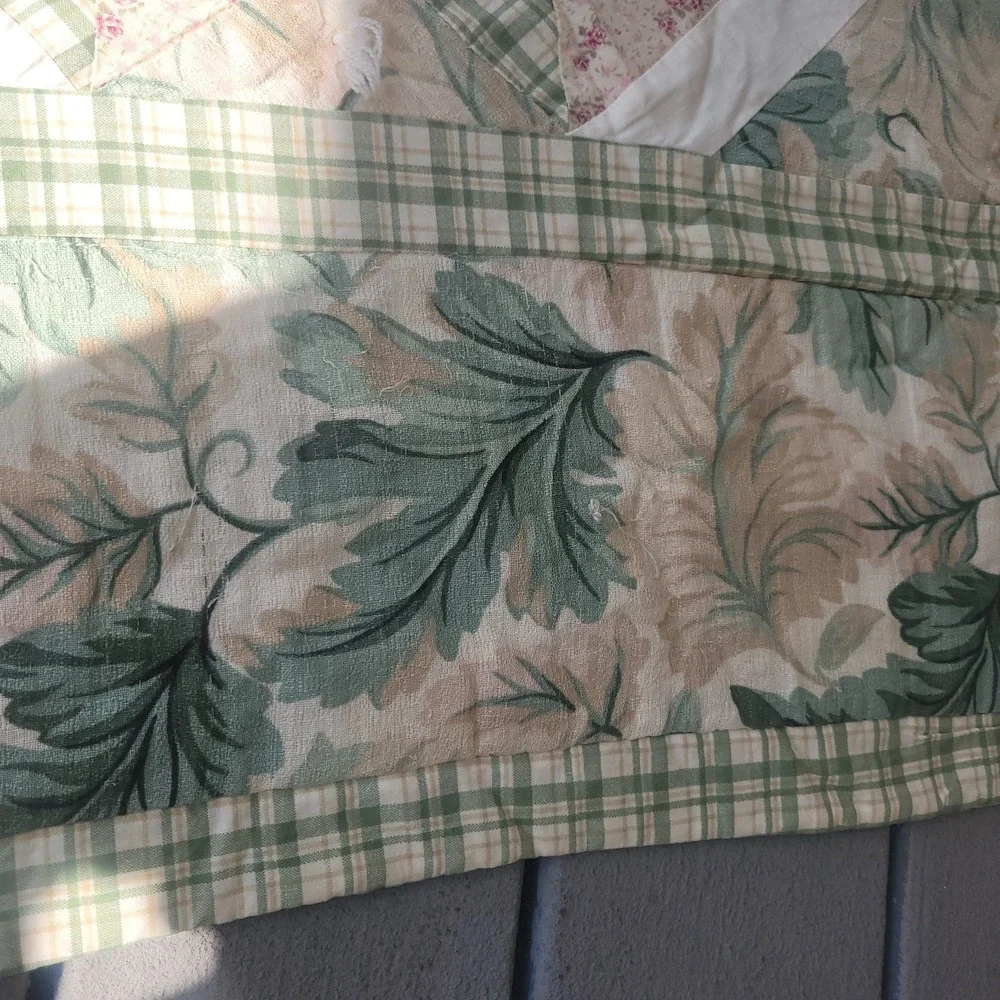 Vintage Quilt Bedspread Floral Green Beige 84x96 Farmhouse Patchwork Plaid